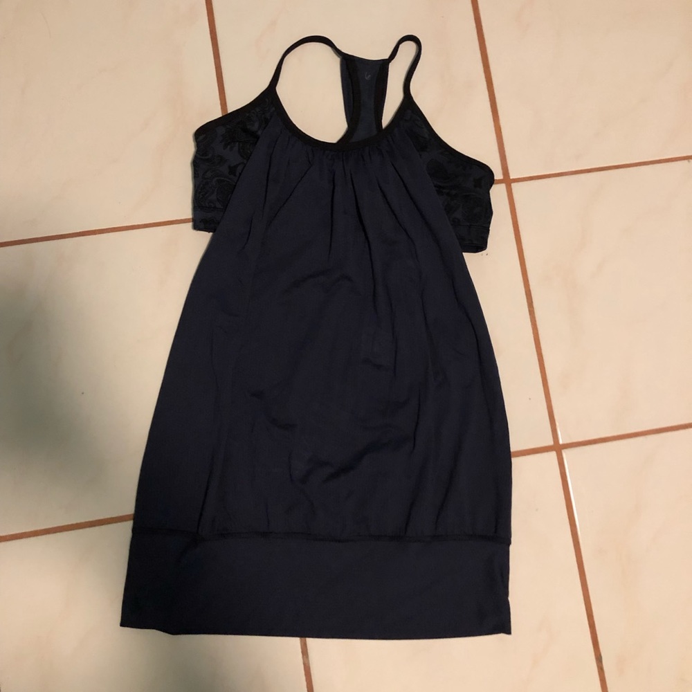 Lululemon No Limits Top Workout Blue Paisley Sz 6